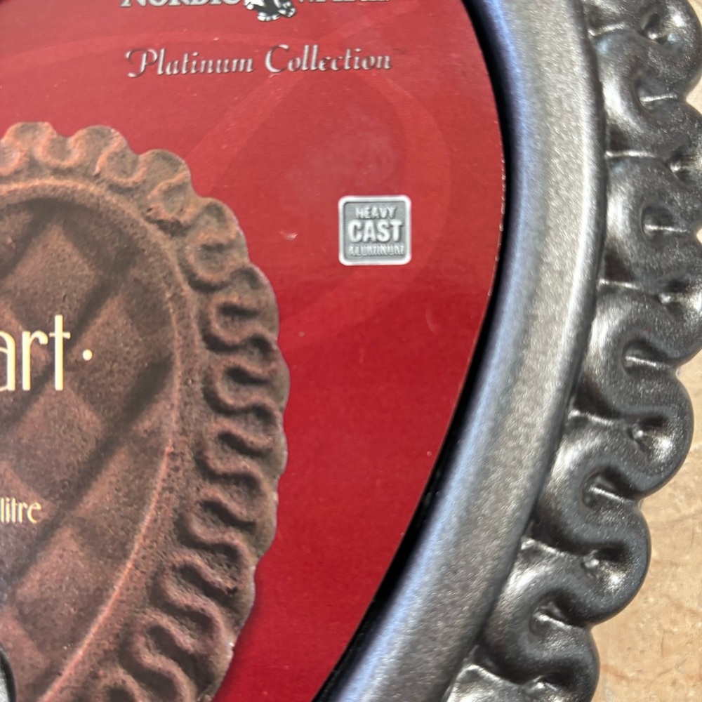Nordic Ware Quilted Heart Baking Pan - Silver 8 Cup 1.9 Liters - Picture 3 of 4
